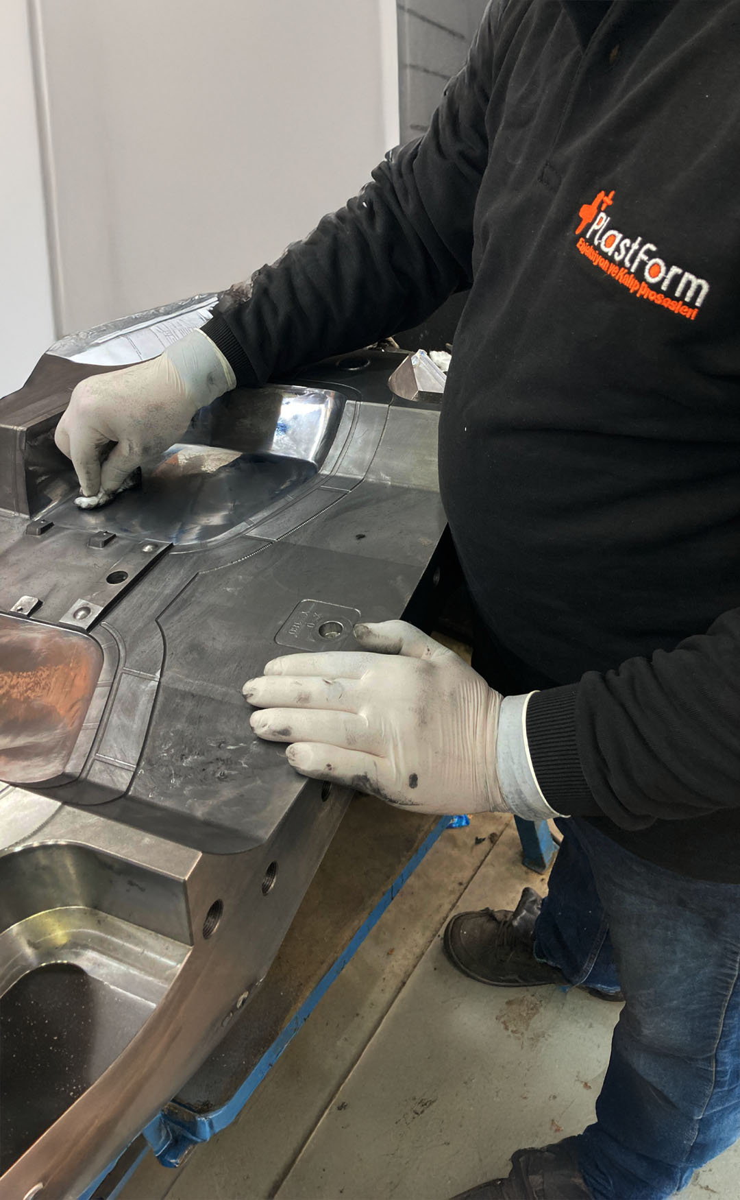 https://plastform.com.tr/wp-content/uploads/2024/10/plastform-kalip-parlatma-desenleme-tamir-003a.jpg